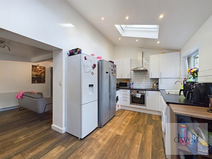 6 Bedroom Semi-Detached House To Rent In Estcourt Terrace, Headingley, Leeds, LS6