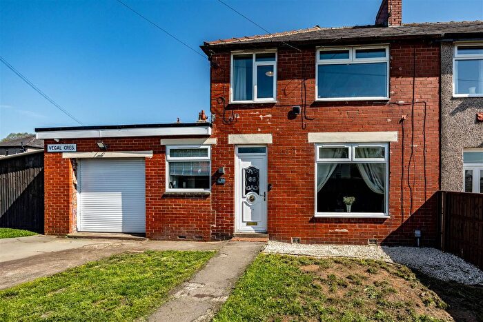 3 Bedroom End Of Terrace House For Sale In Vegal Crescent, Halifax, HX3