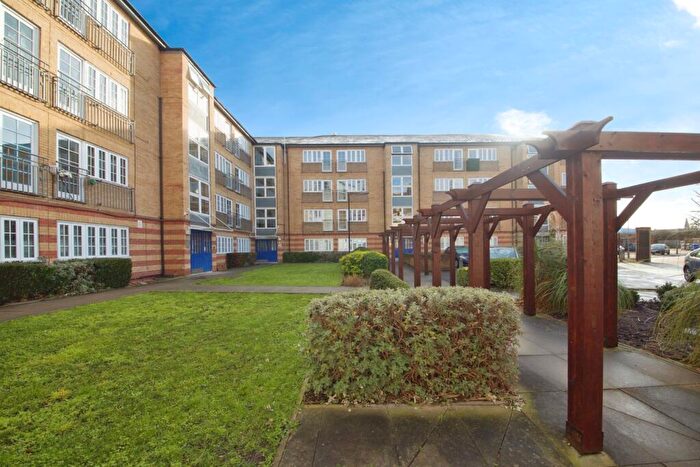 1 Bedroom Flat For Sale In Logan Court, Logan Mews, Romford, RM1