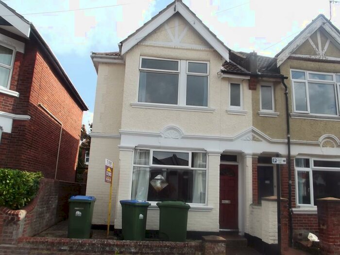 5 Bedroom End Of Terrace House To Rent In Harborough Road, Polygon, SO15