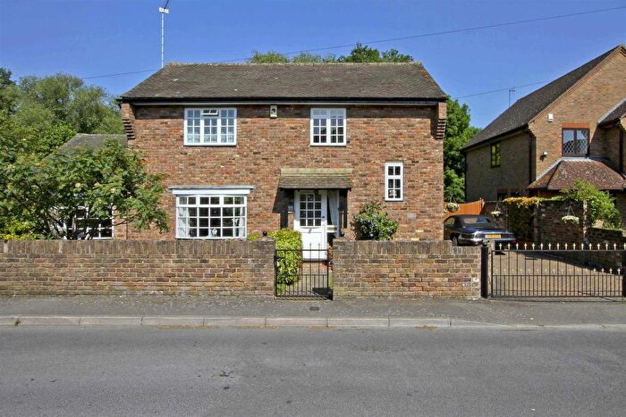 3 Bedroom Detached House For Sale In Money Lane, West Drayton, UB7