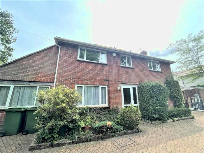 4 Bedroom Detached House To Rent In Newbury, Berkshire, RG14