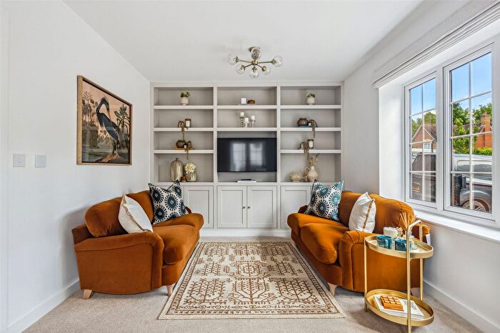 2 Bedroom Flat For Sale In Tillingbourne Gardens, Gomshall, Guildford, Surrey, GU5