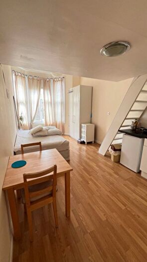 Terraced House To Rent In Sinclair Road, London, W14