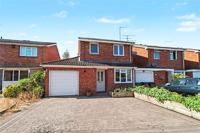 3 Bedroom Detached House For Sale In Martindale Road, Woking, Surrey, GU21