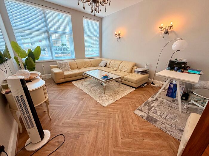 2 Bedroom Flat To Rent In St. Michaels Road, Bournemouth, BH2