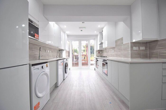 6 Bedroom Semi-Detached House To Rent In Elm Road, Reading, RG6