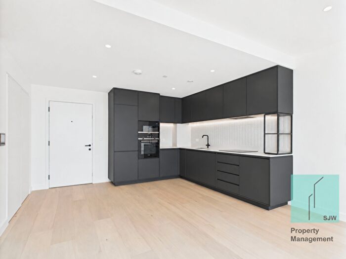 2 Bedroom Flat To Rent In Parkview Avenue, London, NW2