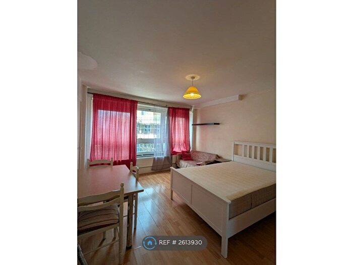 Studio To Rent In North Road, London, N7