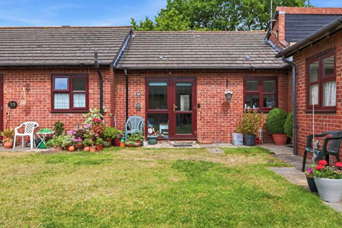 1 Bedroom Bungalow For Sale In Westleigh Court, Nightingale Lane, Wanstead, E11