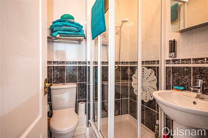2 Bedroom Flat For Sale In Stratford Gardens, Bromsgrove, Worcestershire, B60