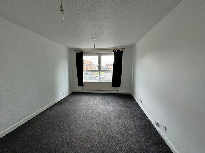 2 Bedroom Maisonette To Rent In Juniper Way, Hayes, UB3