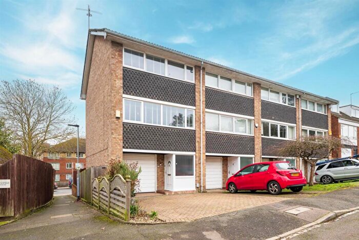 3 Bedroom Town House For Sale In The Glen, Shortlands, Bromley, BR2