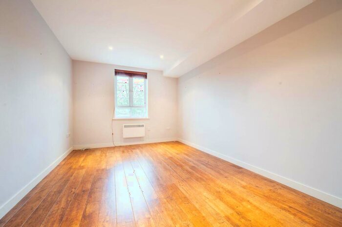 1 Bedroom Flat To Rent In Bakersgate Gardens, Pirbright, Woking, GU24