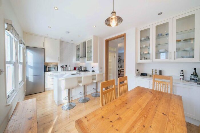 2 Bedroom Flat To Rent In Oxberry Avenue, London, SW6