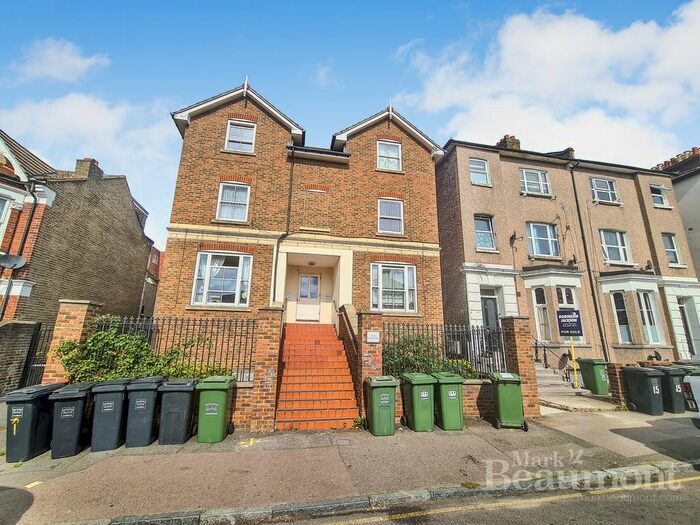 2 Bedroom Flat To Rent In Limes Grove, London, SE13