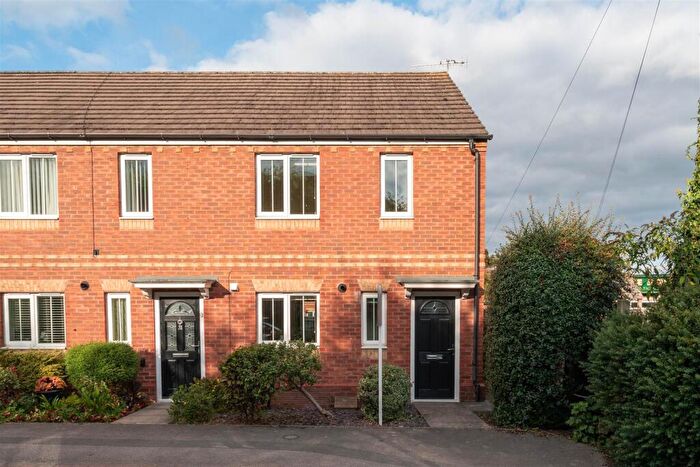 3 Bedroom Town House To Rent In Inkersall Green Road, Inkersall, S43