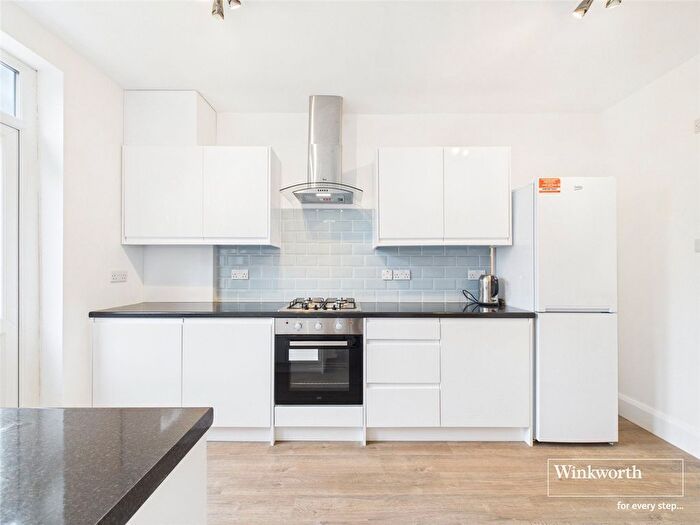 3 Bedroom Semi-Detached House To Rent In Meadow Way, London, NW9