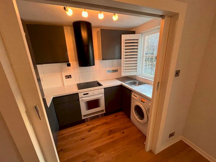 2 Bedroom Flat To Rent In Brompton Park Crescent, London, SW6