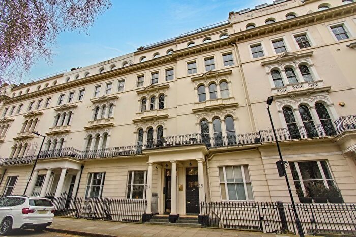 1 Bedroom Flat For Sale In Kensington Gardens Square, London, W2