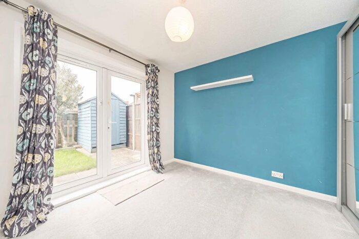 1 Bedroom Maisonette To Rent In Harvesters Close, Isleworth, TW7