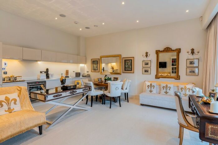 1 Bedroom Flat To Rent In Station Road, Henley-On-Thames, RG9