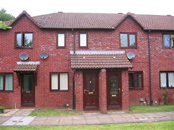 2 Bedroom House To Rent In Riverview Drive, EX4