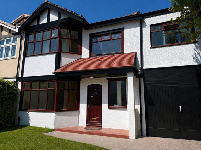 4 Bedroom Semi-Detached House To Rent In Brantwood Road, Salford, M7