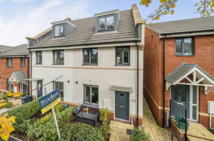 3 Bedroom Semi-Detached House For Sale In Cranesbill Way, Newton Abbot, Devon, TQ12
