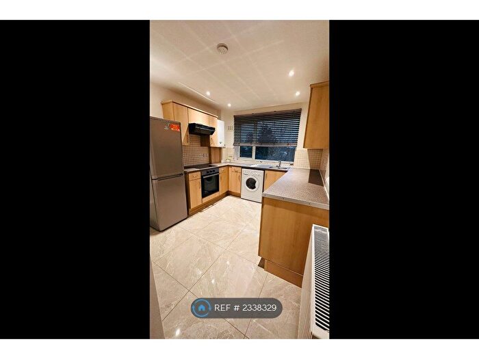 2 Bedroom Flat To Rent In Long Acre Court, London, W13