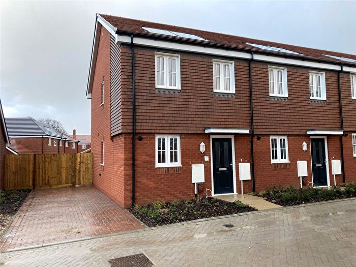 2 Bedroom Detached House For Sale In Maddoxford Lane, Botley, Southampton, Hampshire, SO32