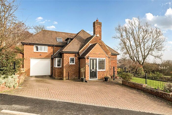 4 Bedroom Detached House For Sale In Layton Mount, Rawdon, Leeds, West Yorkshire, LS19