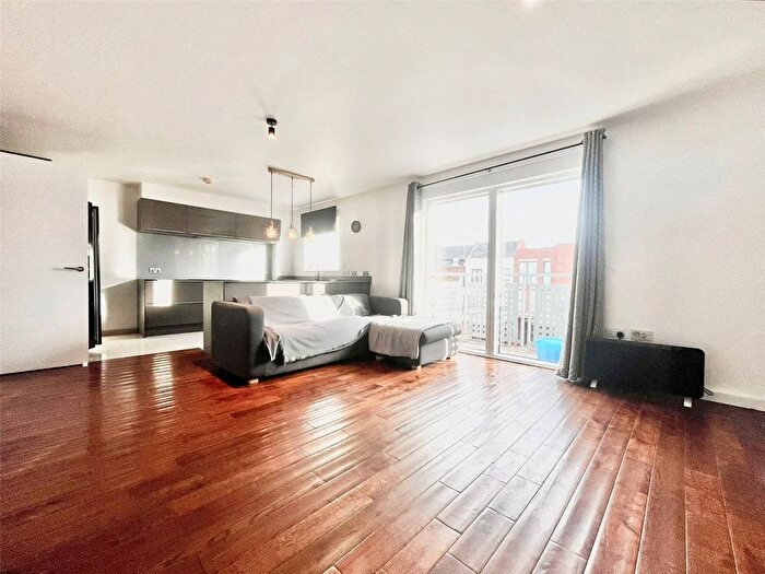 2 Bedroom Flat To Rent In Prince Regent Road, Hounslow, TW3