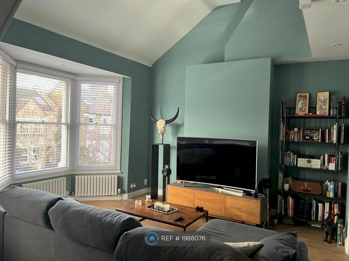 2 Bedroom Flat To Rent In Top Floor, London, W3