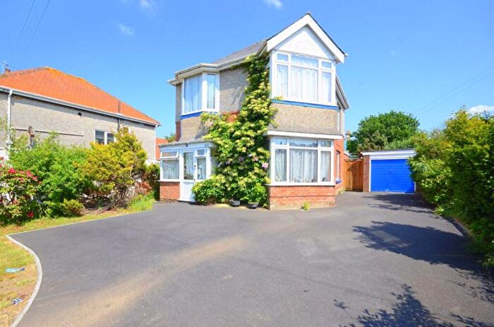 3 Bedroom Detached House For Sale In Charminster Road, Bournemouth, BH8