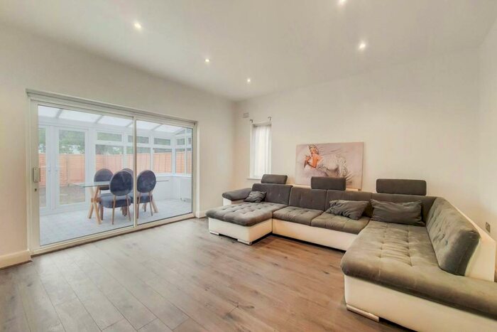 4 Bedroom Bungalow To Rent In St Thomas Drive, Pinner, HA5