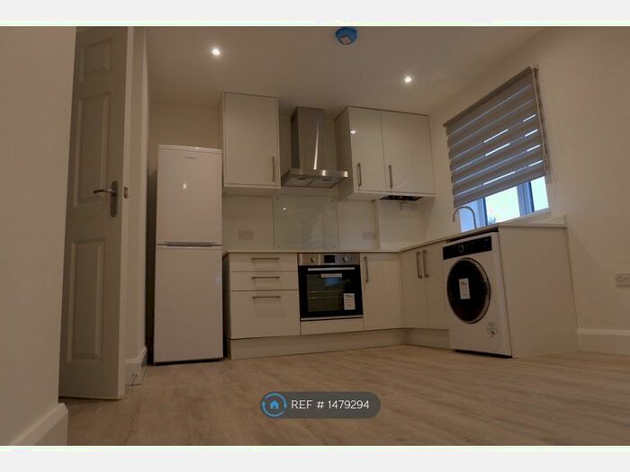 2 Bedroom Flat To Rent In King George Road, Ware, SG12