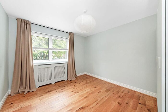 2 Bedroom Flat For Sale In Elmworth Grove, London, SE21