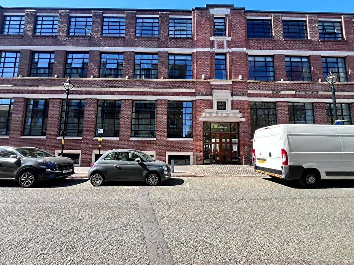 1 Bedroom Apartment For Sale In St Paul's Square, Birmingham, West Midlands, B3