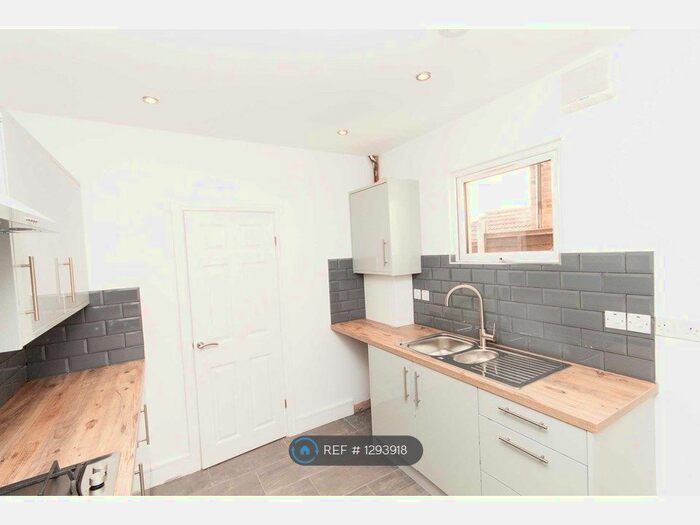 3 Bedroom Terraced House To Rent In Bloomfield Road, London SE18