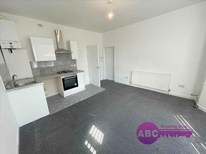 2 Bedroom Flat To Rent In Balls Road, Prenton, CH43