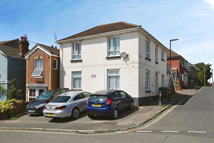 2 Bedroom Maisonette For Sale In Elgin Road, Southampton, Hampshire, SO15
