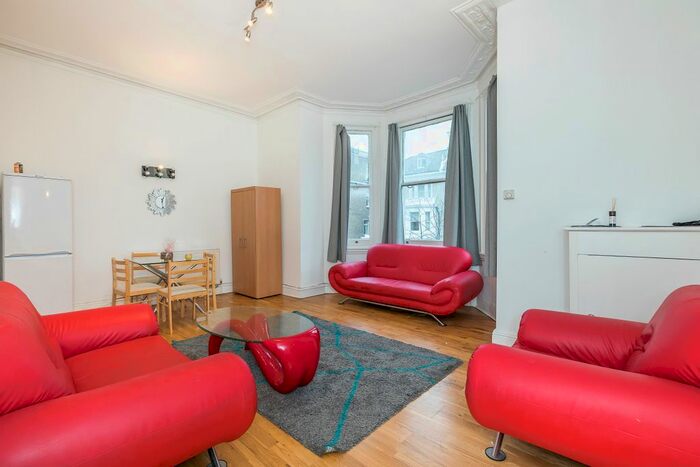 1 Bedroom Flat To Rent In Redcliffe Gardens, Earls Court, SW10