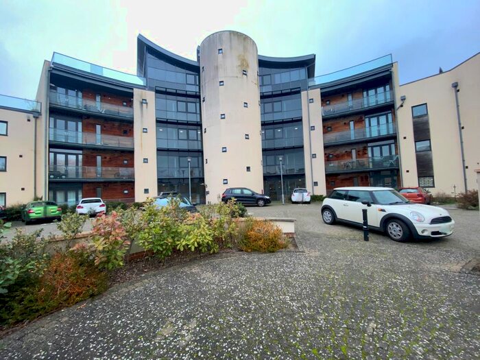 2 Bedroom Flat To Rent In Tunnicliffe Close, Broome Manor, Swindon, SN3