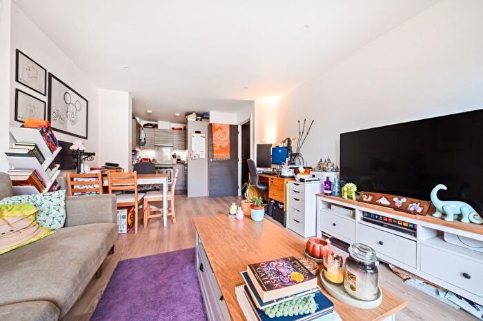 1 Bedroom Flat To Rent In Flambard Way, Godalming, GU7