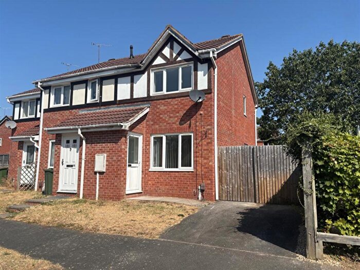 2 Bedroom Town House For Sale In Tatlow Road, Glenfield, Leicester, LE3
