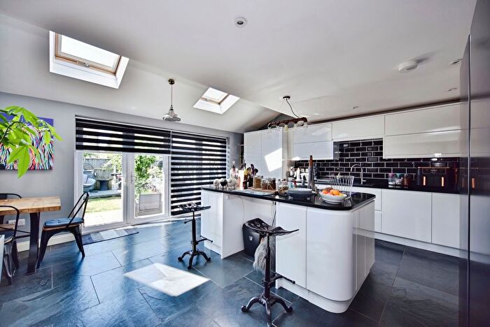 3 Bedroom Semi-Detached House For Sale In Lawrence Close, Maidstone, Kent, ME15
