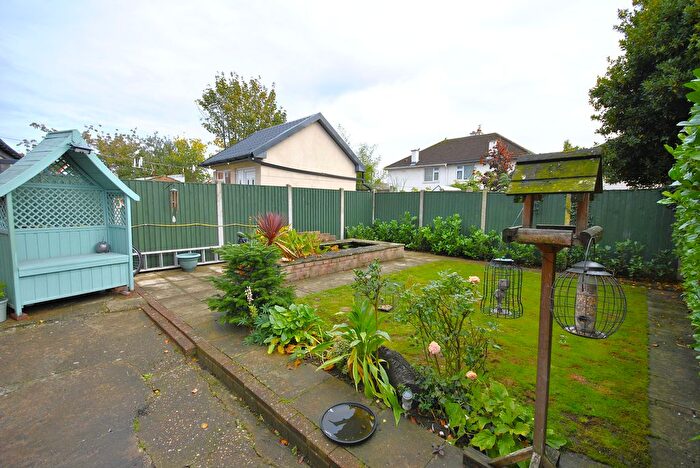 3 Bedroom Semi-Detached House For Sale In Barnby Dun Road, Clay Lane, Doncaster, DN2