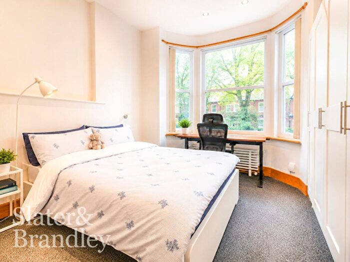 2 Bedroom Flat To Rent In Castle Boulevard, Nottingham, NG7