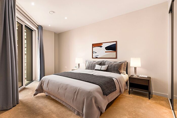 3 Bedroom Flat To Rent In Nine Elms Lane, London, SW11